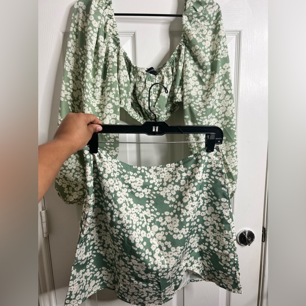 Pretty little things two piece set, green floral, top is size 10 bottom size 10